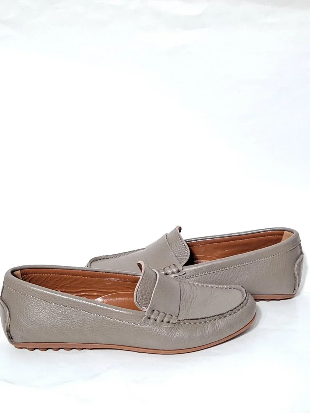 New without tags Aquatalia Taupe Grey Leather Driving Loafers 8.5